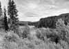 Fr�n terr�ngen intill Mord�n ser man hur ledvallen forts�tter upp�t �lven.