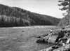 S�lgforsen sedd fr�n �stra stranden i riktning mot norr. N�r kraftverket har tagits i bruk kommer �lvf�ran att torrl�ggas och en stenig �lvf�ra blottas.