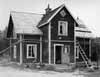 Vid Var�myren finns en fastighet. H�r ses huvudbyggnaden fr�n s�der. Fastigheten �gs av Karl Bengtssons sterbhus.