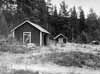 Vedbod och sommarladug�rd vid Var�n�set.