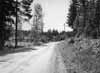 N�got l�ngre upp�t alldeles vid v�gen ligger Skr�ddartorpet eller egentligen Skr�ddar-Perstorpet, som vi h�r ser fr�n nordv�st.