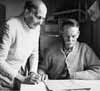 Vi tr�ffar Skr�ddartorpets innehavare Jon Persson, f�dd 1873 och hans hustru Kajsa f�dd 1876. Jon Persson och hans hustru har under hela sin levnad bott h�r uppe. Endast en g�ng har Jon P. varit till en stad  -  Karlstad.