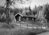 P� v�r f�rd mot norska gr�nsen kommer vi till Mattistugan, som ligger ca 300 m s�der om Audiab�cken. Det norska inslaget i byggnadsstil och f�rger b�rjar g�ra sig g�llande.