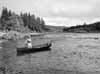 Lillhems �gare Olav Olsson stakar ut p� �lven.