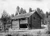 P� �lvens v�stra sida finns Martinsg�rden, som numera �r �deg�rd. Loftboden med sin svalg�ng �r snart tillspillogiven.