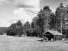 Loge, h�rbre och masstua vid H�kag�rden.