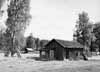 Larsg�rdens vedbod. Nere vid �lven ligger ett tv�tthus.