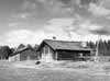 Ladug�rden i Arntsg�rden i riktning mot �ster. Till v�nster ser man logen.