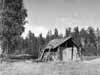 Omkring 100 m norr om det egentliga g�rdsomr�det ligger smedjan p� Arntsg�rden.