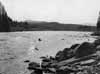 Nedstr�ms fr�n �lvstranden vid Sandk�llsforsens fot.